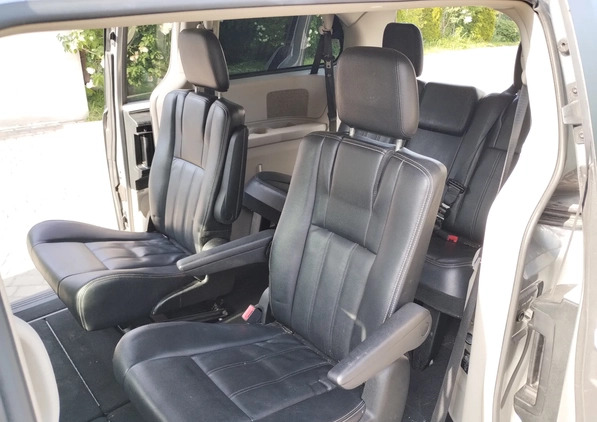 Chrysler Town &amp; Country cena 54500 przebieg: 160000, rok produkcji 2013 z Tuliszków małe 232